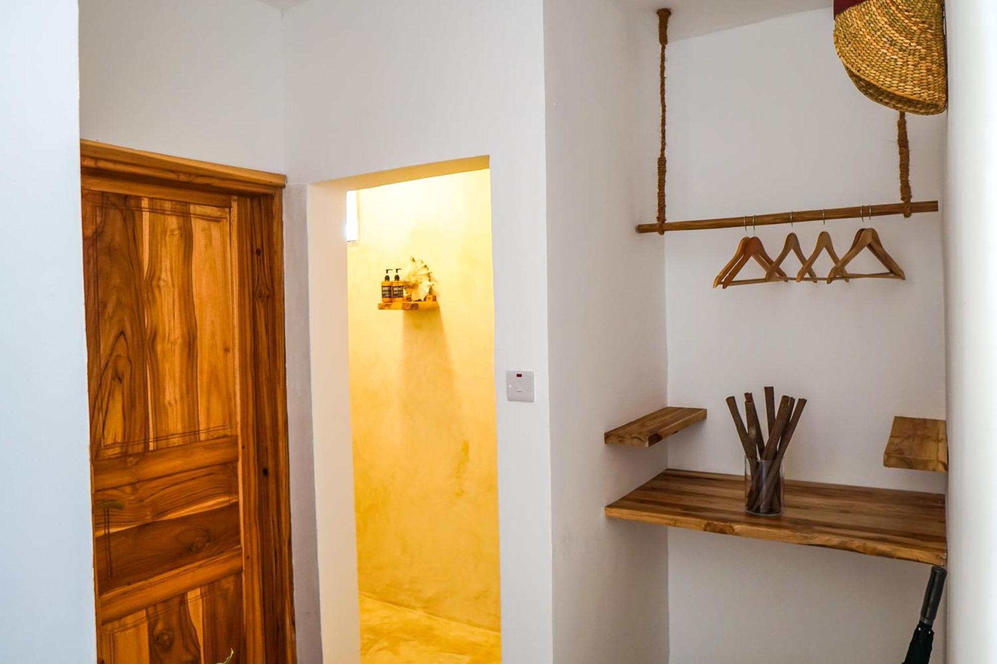 Aquamarina Hotel Джамбиани Екстериор снимка