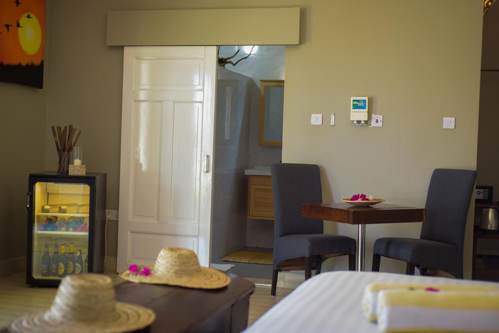 Aquamarina Hotel Джамбиани Екстериор снимка