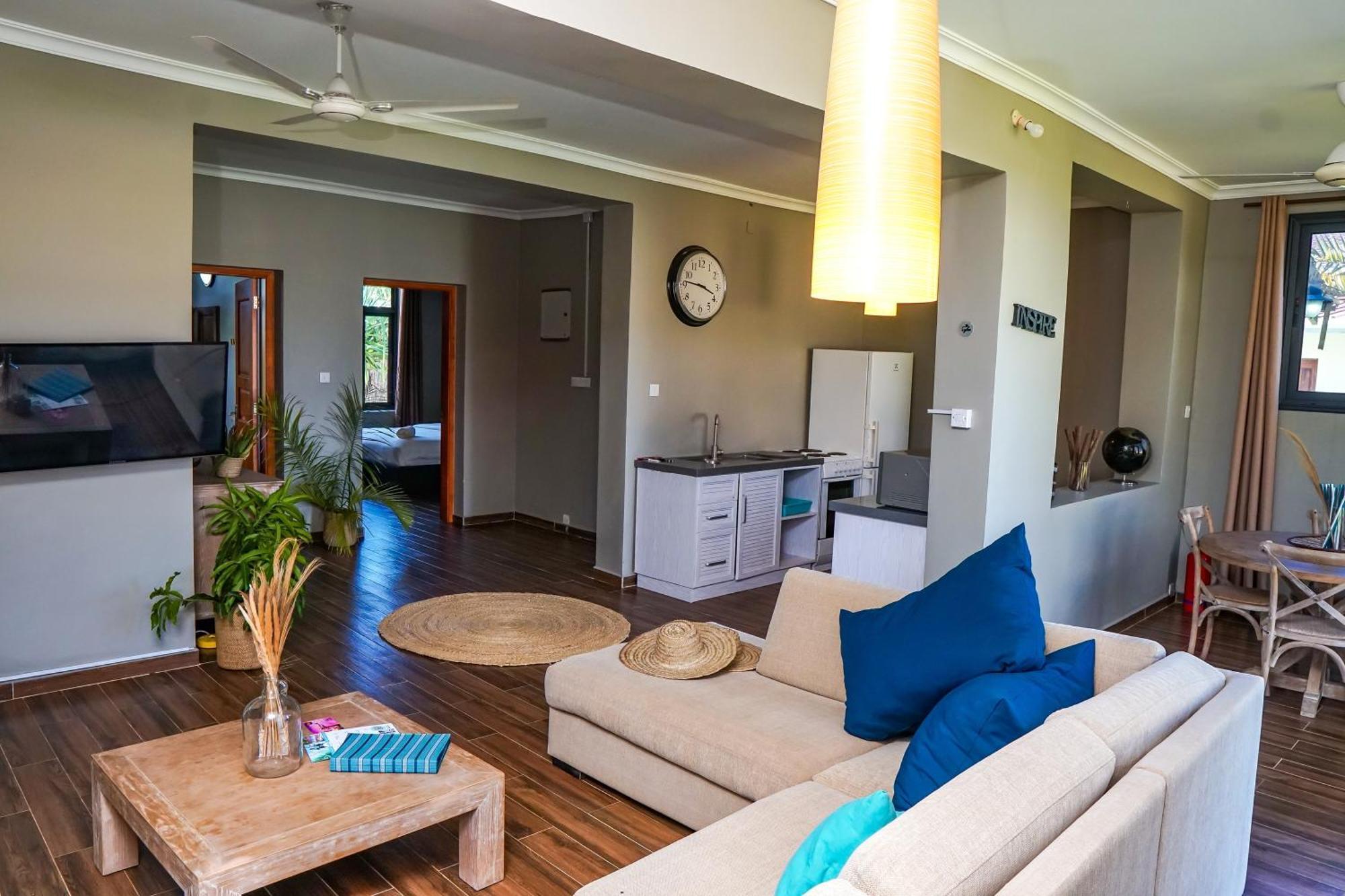 Aquamarina Hotel Джамбиани Екстериор снимка